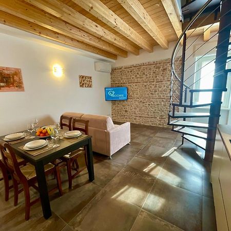 Cavecchie Desenzano Apartment เดเซนซาโนเดลการ์ดา ภายนอก รูปภาพ