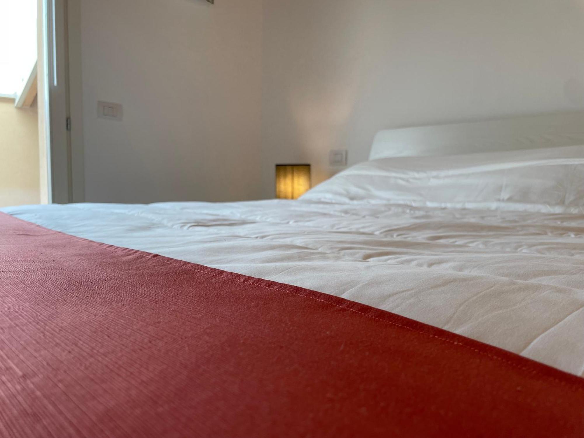 Cavecchie Desenzano Apartment เดเซนซาโนเดลการ์ดา ภายนอก รูปภาพ